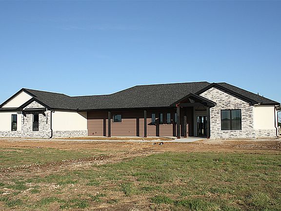 3rd image of 611 Willow Moon Ranch Rd