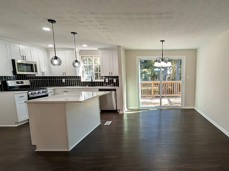 3414 Dearwood Dr SW — Photo 8