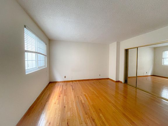 4th image of 226 N Crescent Dr