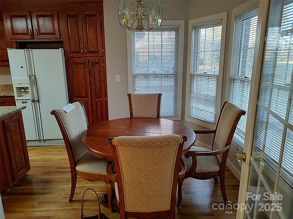 4th image of 1018 Merrywood Dr