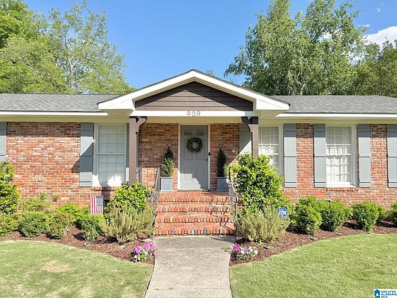 3rd image of 909 Shades Glen Dr