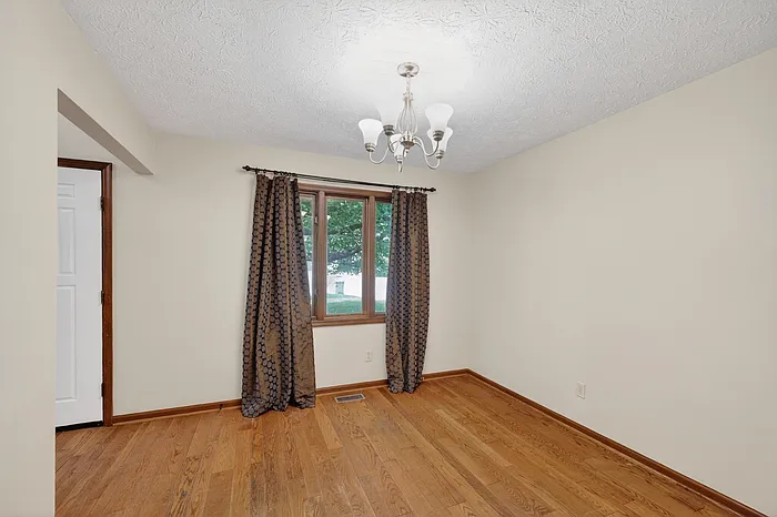 4631 Graceland Ave — Photo 11