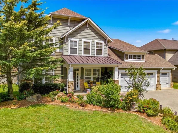 821 Clover Fields Ln, Knoxville, TN 37932