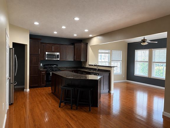 3rd image of 1921 Spring Ridge Dr