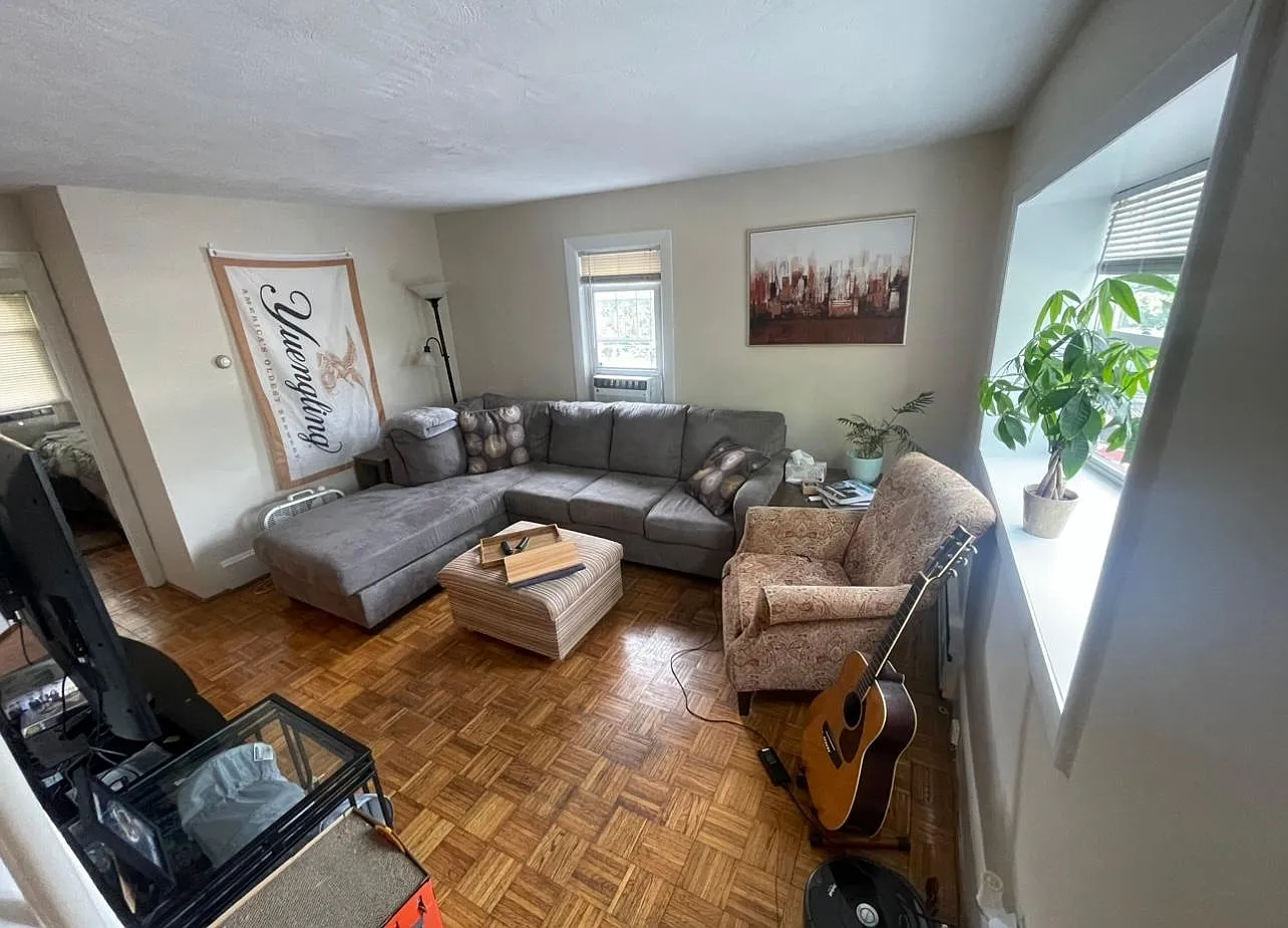 3 bed, 963 sqft, $2,700 — Photo 1