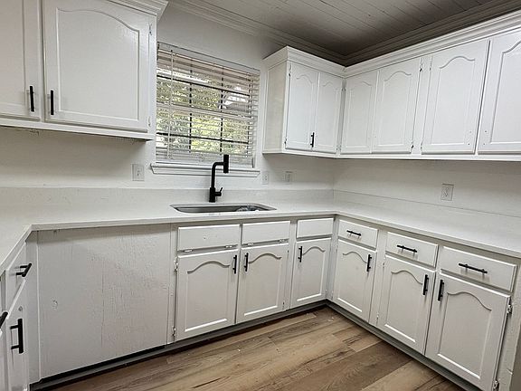 4th image of 2312 Coraltree Dr