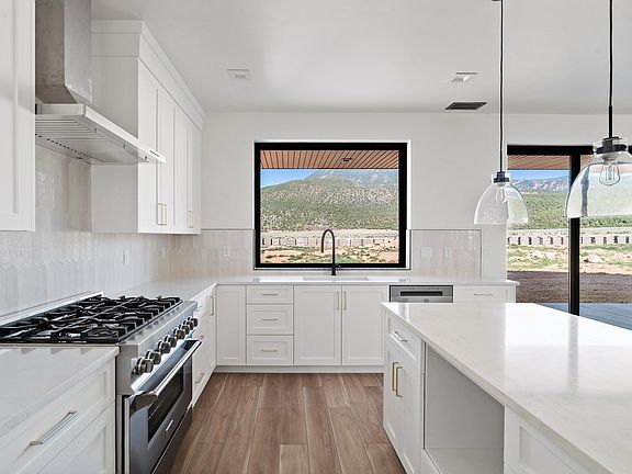 4th image of 2629 S Mann Ln