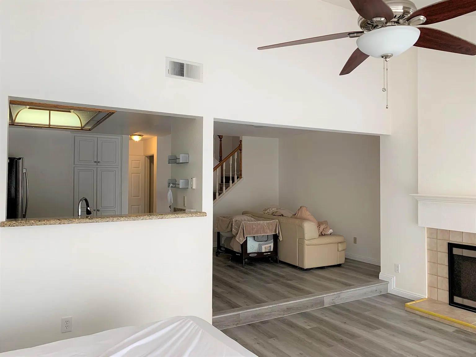 3 bed, 2.5 bath, 1415 sqft, $4,350 — Photo 3