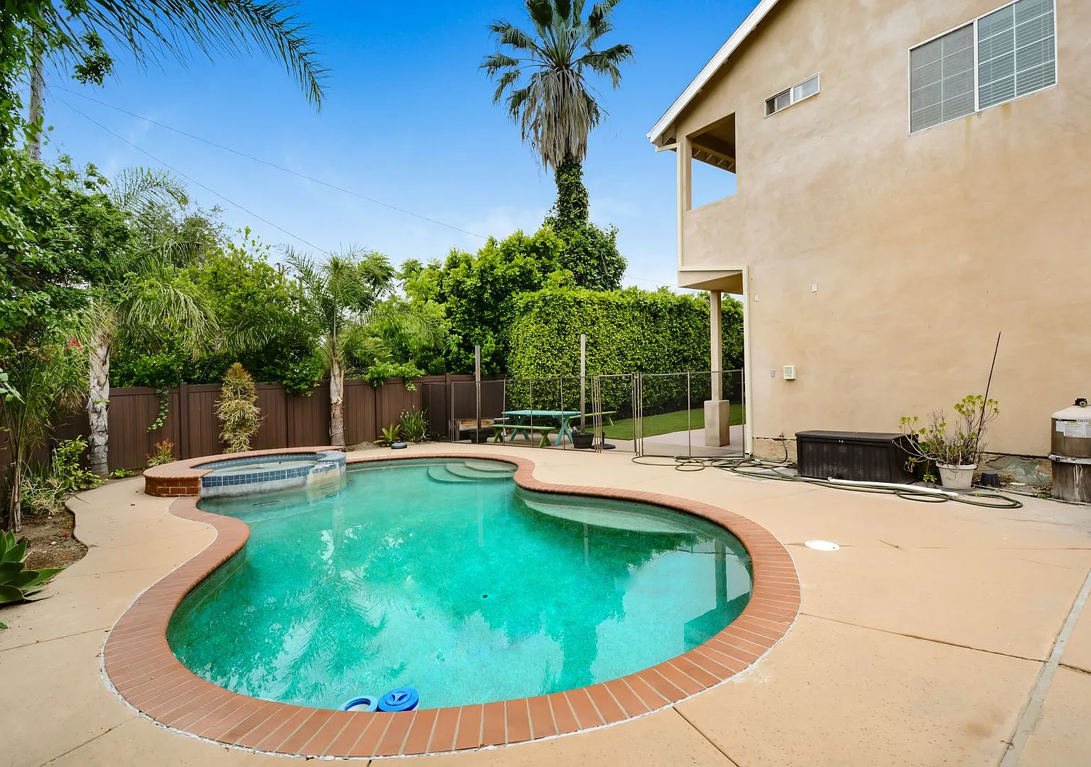 Gorgeous 3,000+ sq ft home in Glendora with Pool! — Photo 4