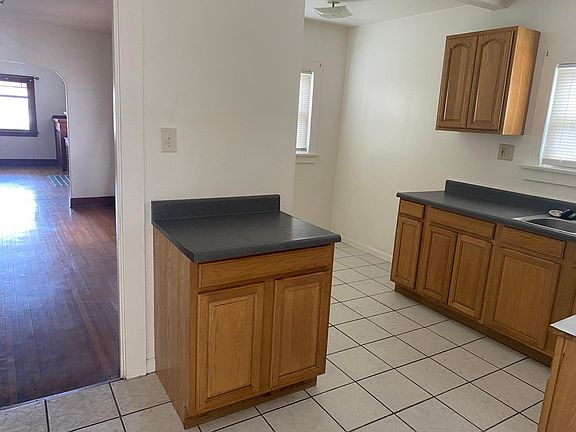 3rd image of 324 E Hyde Park Blvd