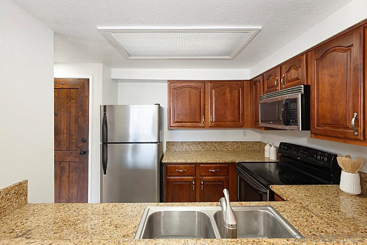 2 bed, 1080 sqft, $3,450 — Photo 4
