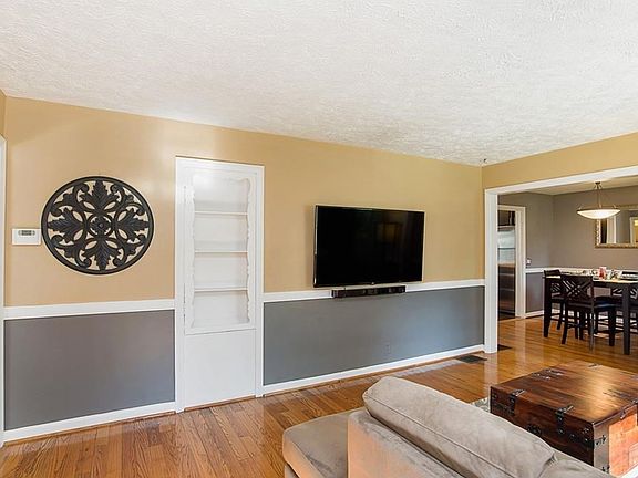 5th image of 5318 Rosslyn Ave