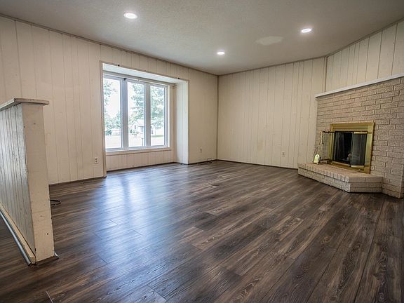 4th image of 209 W Garnett Ct