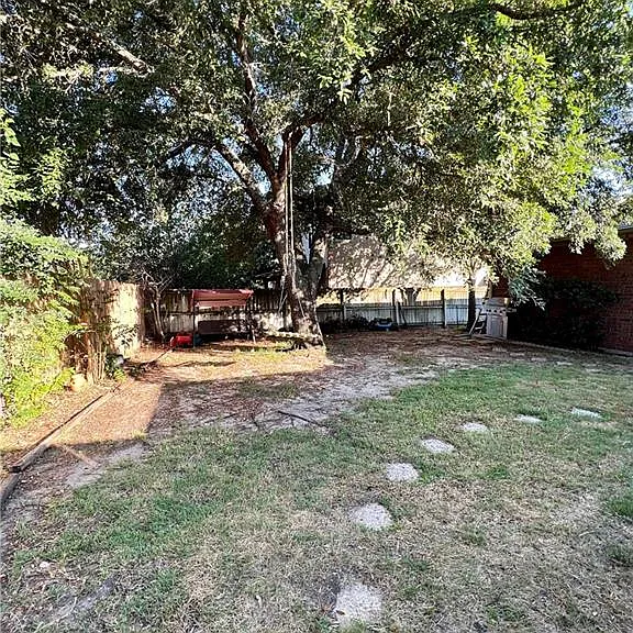 8706 Sandstone Dr — Photo 25
