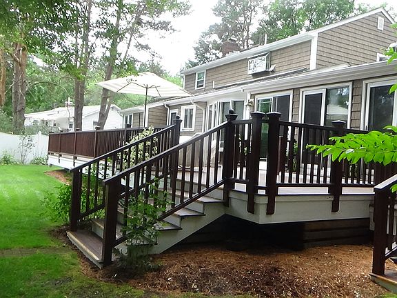 DECK ENTRANCE FROM POOL