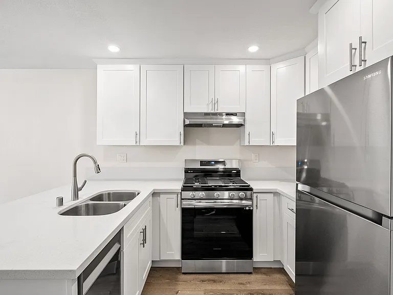 3150 Rockview — Photo 3