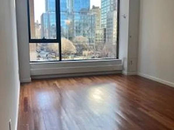 255 Hudson Street image 1 of 8