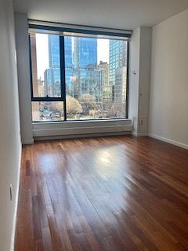 255 Hudson Street #5G