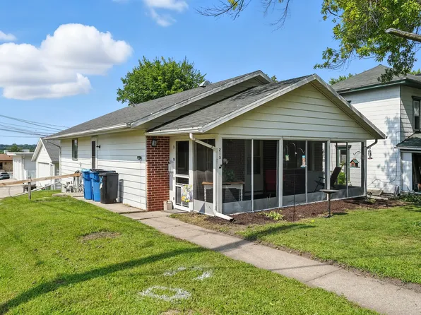 215 E 3rd St, Dixon, IL 61021