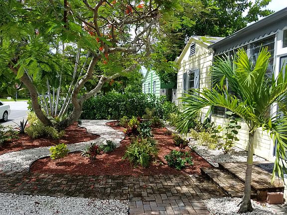 2nd image of 905 N Palmway #1