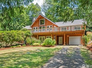 12170 Viewcrest Pl NE, Bainbridge Island, WA