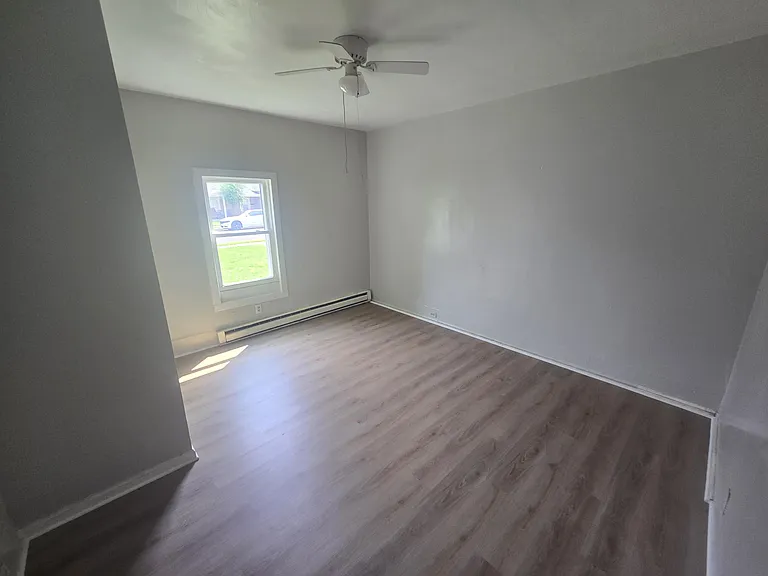 1413 Loudon Ave NW — Photo 5