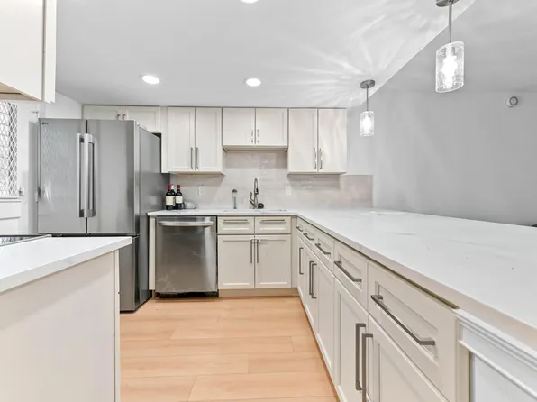 5700 NW 2nd Ave APT 211, Boca Raton, FL 33487