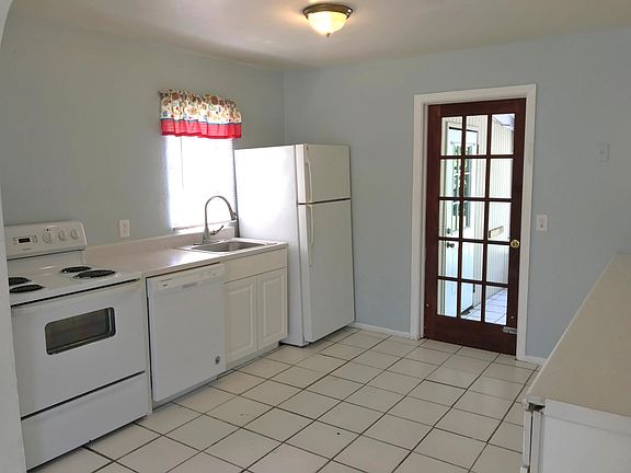 5th image of 428 Crown Blvd