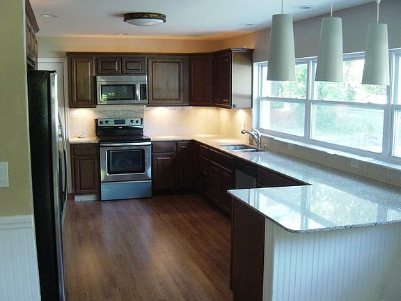 Kitchen w/Granite