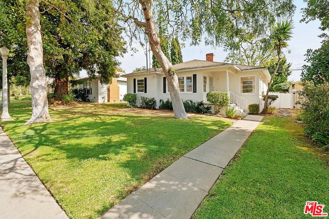 3 bed, 2.0 bath, 1308 sqft, $4,700 — Photo 1