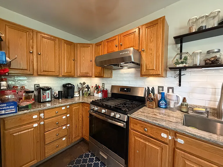 606 Harrington Ct — Photo 4