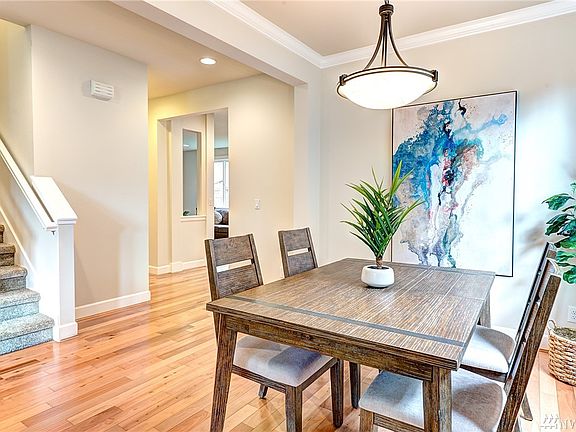 5th image of 808 208th Ave NE