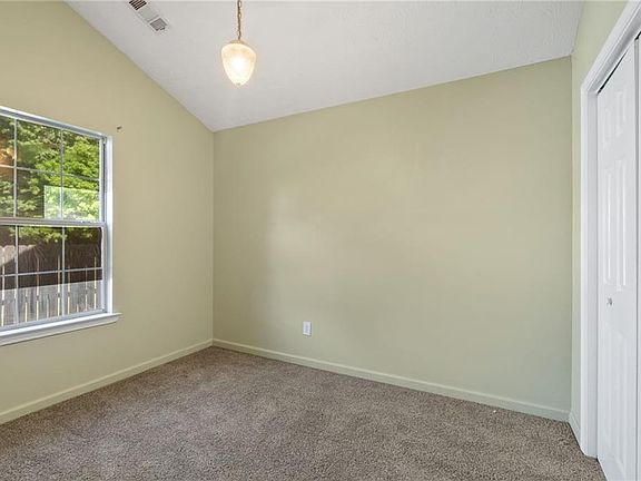 5th image of 240 Plantation Blvd