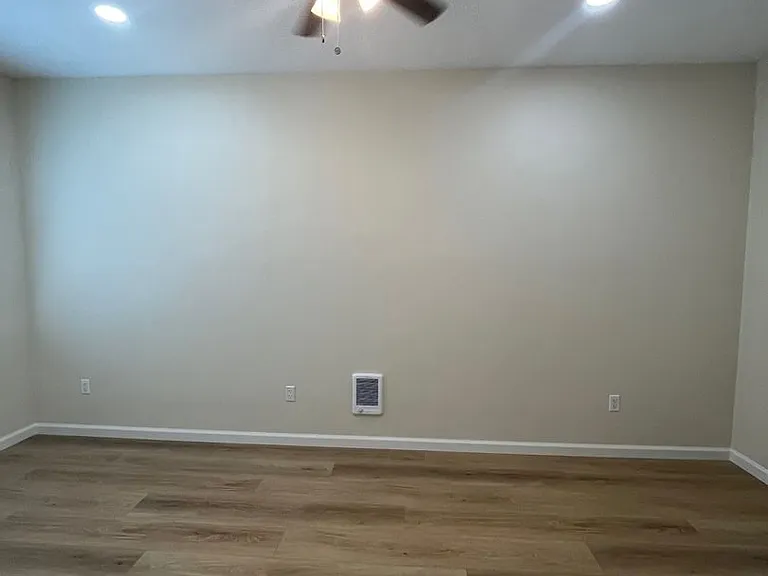 1431 Cedar Ave — Photo 17