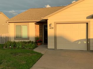 609 Northfield Rd, Manhattan, KS 66502