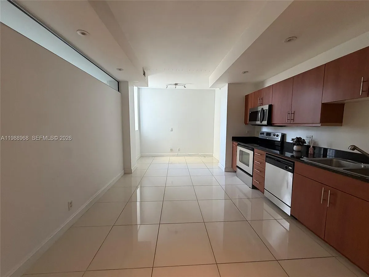Building Photo - 111 E Flagler St #606