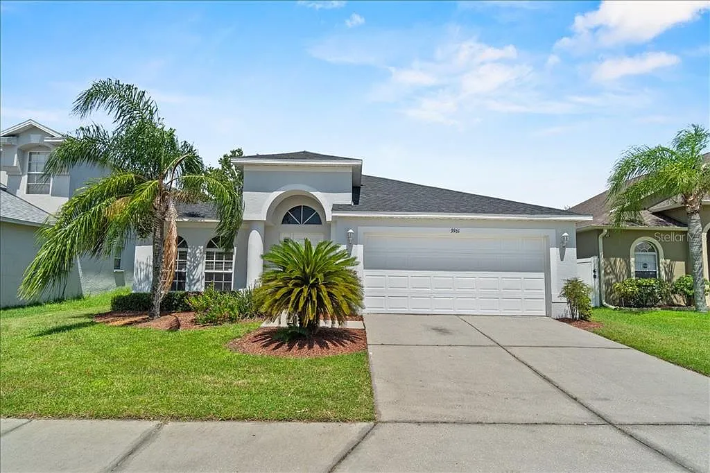 4 bed, 2.0 bath, 1978 sqft, $2,400 — Photo 2