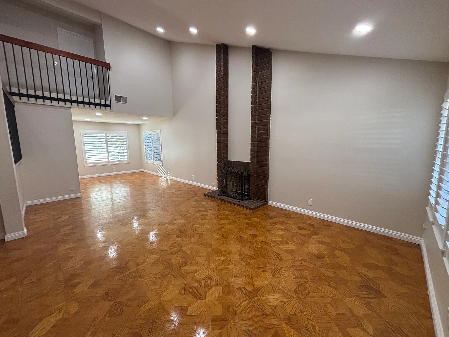 4 bed, 2.5 bath, 2329 sqft, $4,300 — Photo 2