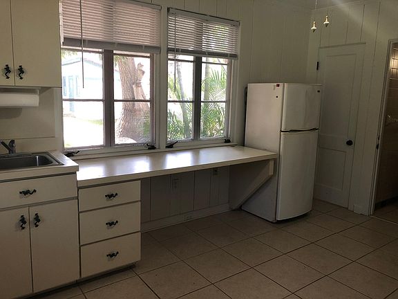 4th image of 408 Venezia Pkwy APT 1