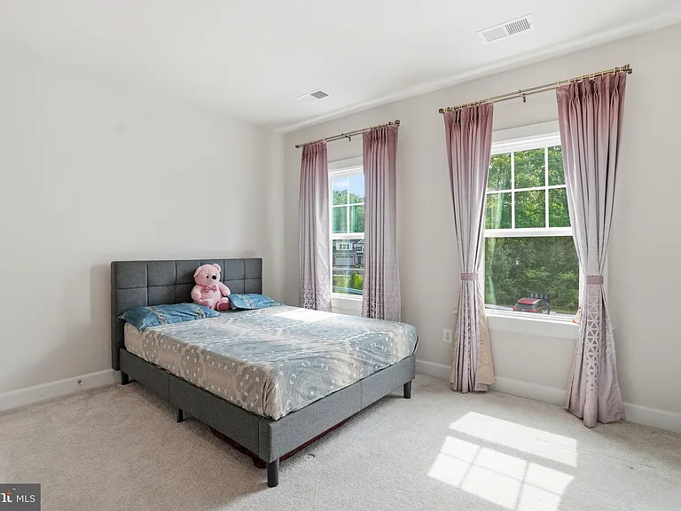 411 W Ponds Edge Dr — Photo 45