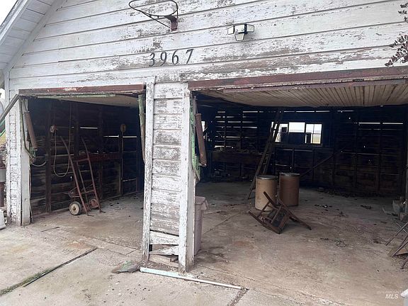 4th image of 3967 Sand Hollow Rd