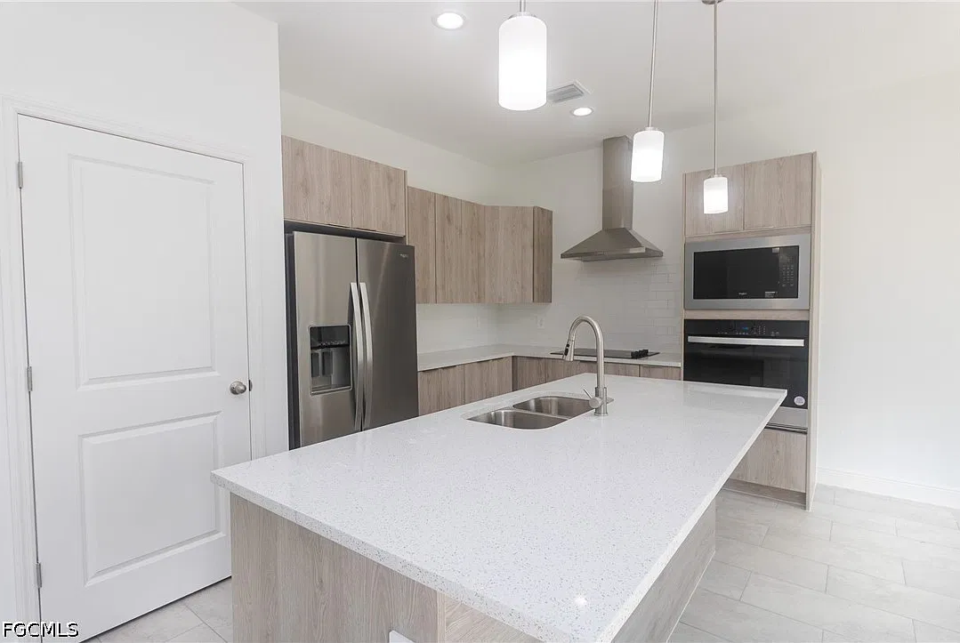 3 bed, 2.5 bath, 1503 sqft, $2,000 — Photo 2