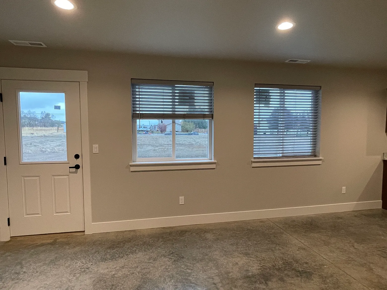 3 bed, 2.5 bath, 1800 sqft, $2,100 — Photo 4