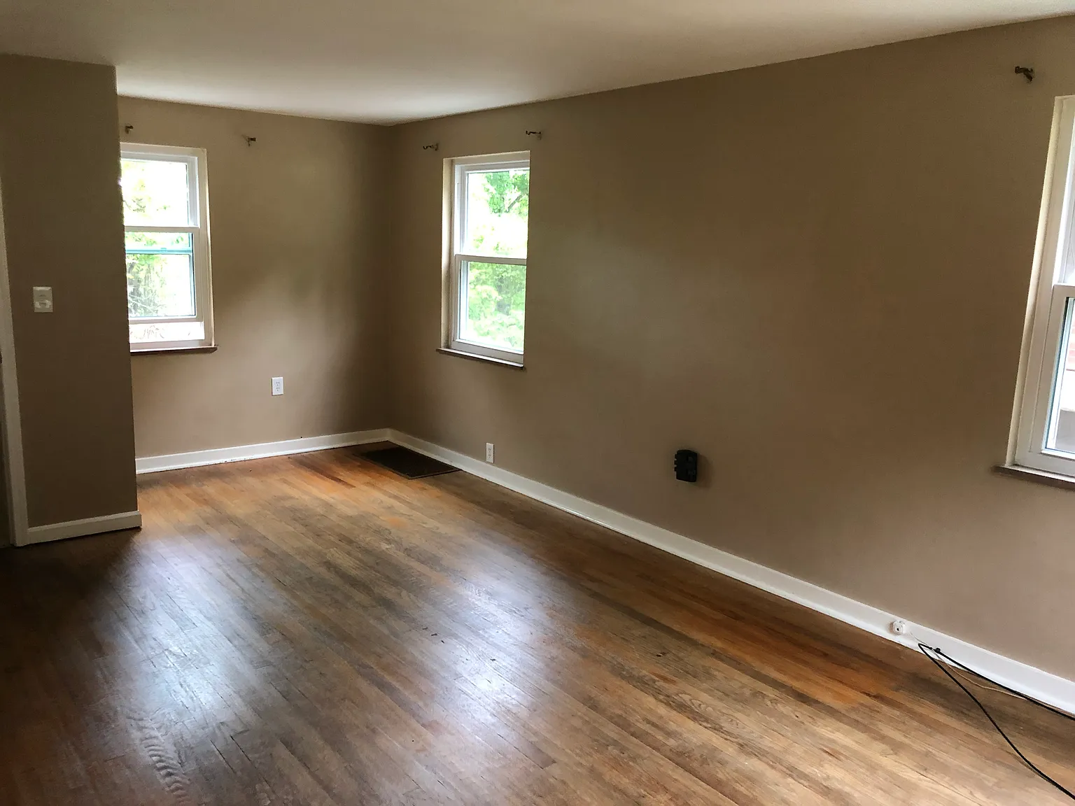 3 bed, 3800 sqft, $1,300 — Photo 1