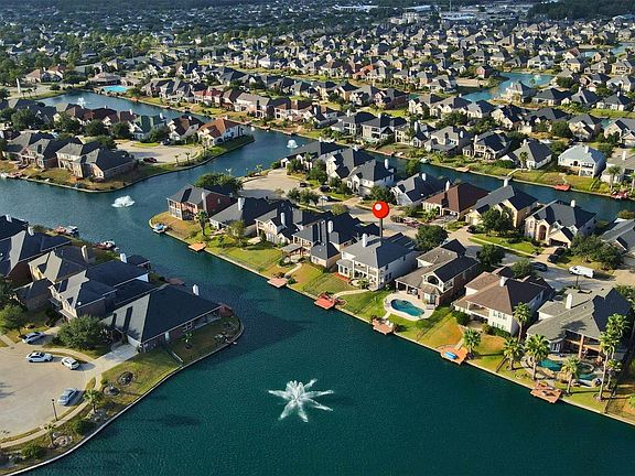 3rd image of 17915 Avalon Point Court