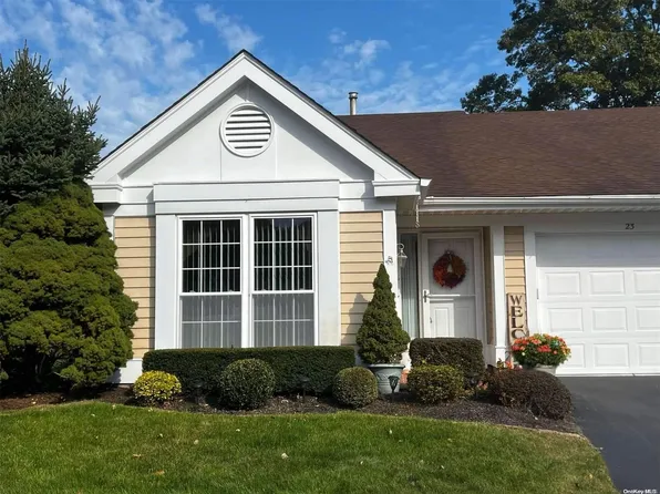 23 Huntington #23, Ridge, NY 11961