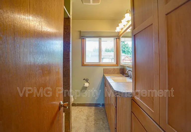 705 NE 94th Ave — Photo 22