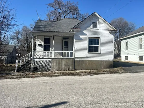 215 S Locust St, Hannibal, MO 63401