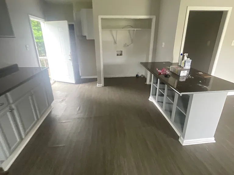 137 Sivley Ave — Photo 10