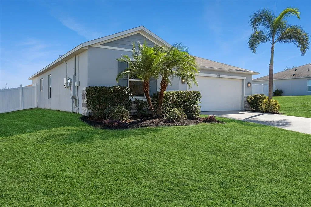 3 bed, 2.0 bath, 1537 sqft, $1,950 — Photo 2
